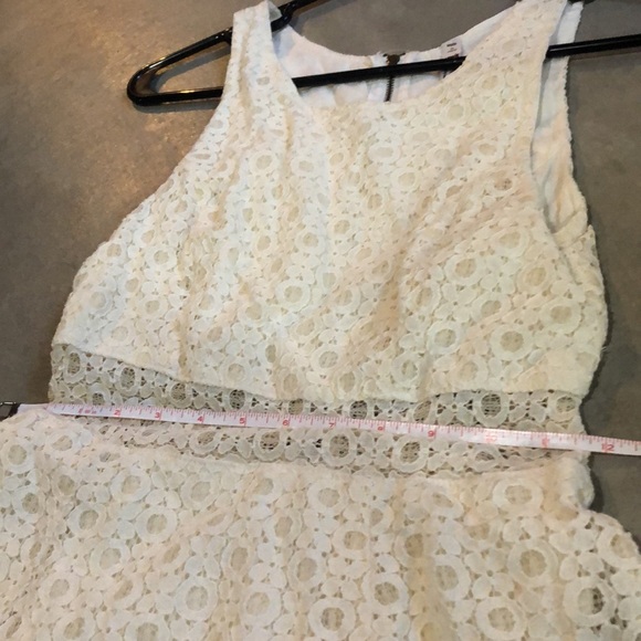 Cream/Ivory Lace Summer Dress - Picture 4 of 10